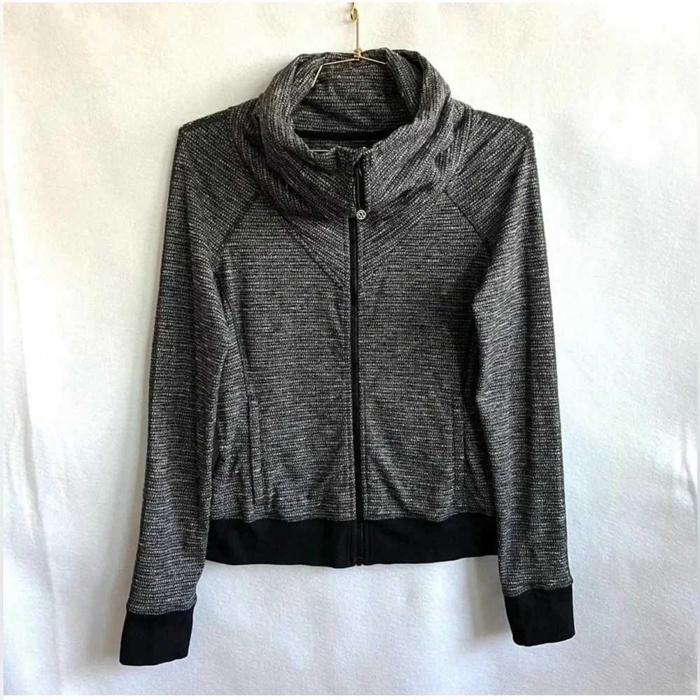 EUC Lululemon Be Present Jacket Coco Pique Black Size 8 Thumbholes Zip Closure